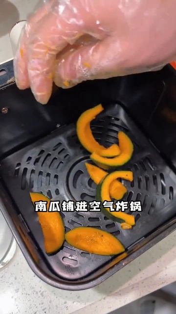 在家做肉蟹煲，吃螃蟹的季節，幫女朋友安排肉蟹煲！ #美食 #抖音 #家庭美食 смотреть онлайн