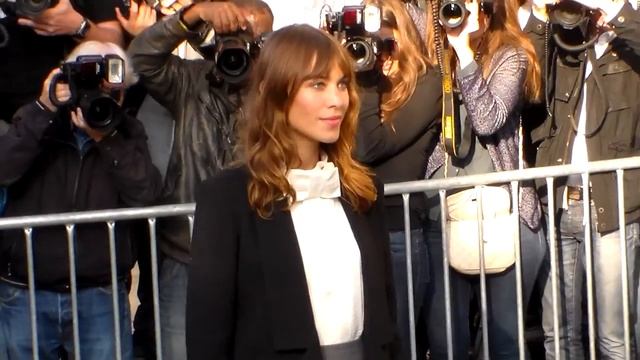 Alexa CHUNG @ Paris Fashion Week September 2014 show Chanel смотреть онлайн