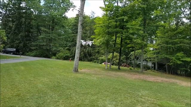 Outdoor Flight: Syma X11 vs Moontop MT9916 смотреть онлайн