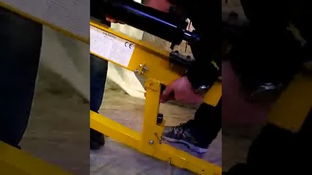 Del 3. Hydraulikken settes på plass i 12 tonn trykk vedkløyver. смотреть онлайн