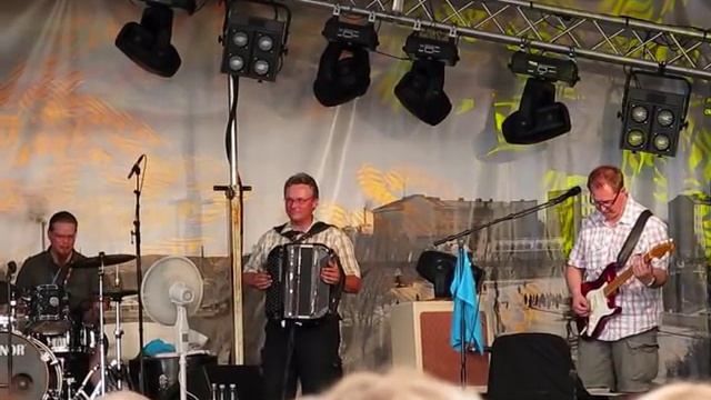 Marita Taavitsainen Tammerkosken sillalla 040710.wmv смотреть онлайн