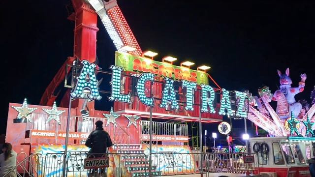 Feria de atracciones, Valencia 2022 - 2023. Alcatraz en 4K a 60FPS. Feria de Navidad, España. смотреть онлайн
