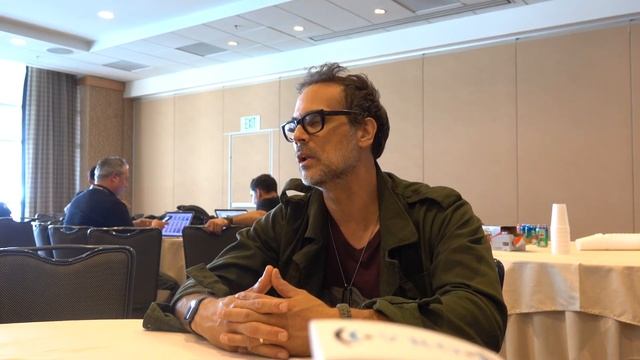 12 Monkeys - Todd Stashwick (Deacon) Interview смотреть онлайн