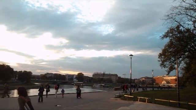 Smok Wawelski zionie ogniem - Wawel Castle Dragon belching fire смотреть онлайн