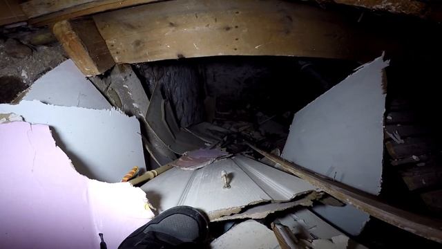 Abandoned Farm House & Burnt Out Barn - Ontario, Canada - Edge Of Our Youth, Urbex, Explore, Eerie смотреть онлайн