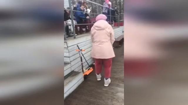 Бабушка танцует смотреть онлайн