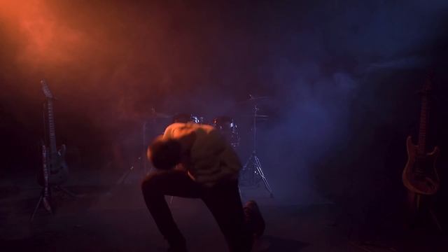 Silvia - Dark Clouds (OFFICIAL MUSIC VIDEO) смотреть онлайн