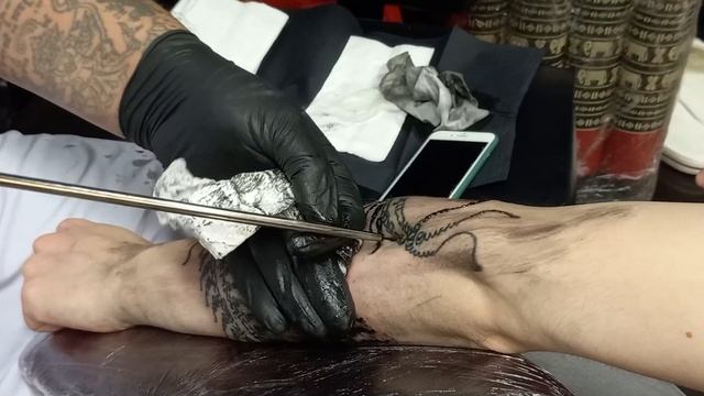 Centipede Sak Yant Thai Tattoo смотреть онлайн
