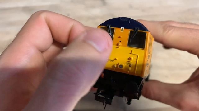 Opening the GBRF class 20 by Bachmann смотреть онлайн