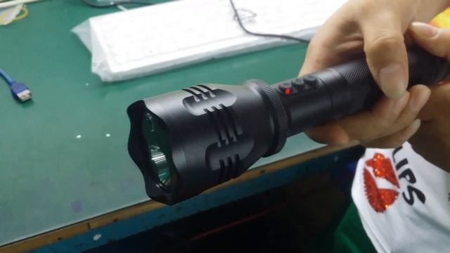 Floureon Multi functional Waterproof LED Flashlight With HD 720P DVR Recorder смотреть онлайн