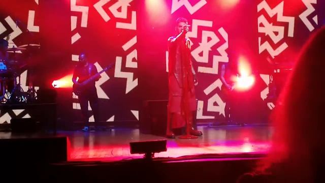 Adam Lambert, Running, Orpheum Theatre, LA 4/2/2016 смотреть онлайн