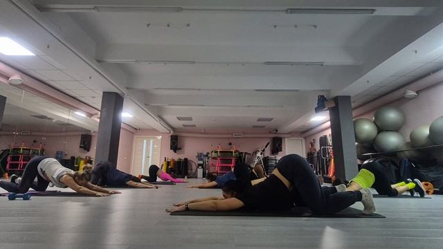 ГРУППОВАЯ ТРЕНИРОВКА ABS \ УПРАЖНЕНИЯ НА СПИНУ \ УПРАЖНЕНИЯ НА ПРЕСС \ РАСТЯЖКА смотреть онлайн