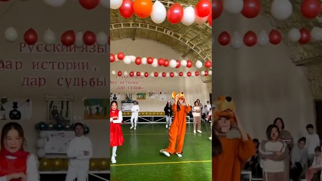 Русские, не бойтесь за свой язык. Он здесь есть и ни кто не притесняет. Канделаки ты где? смотреть онлайн