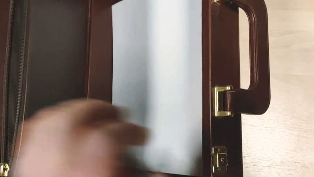 Кожаный ядерный чемоданчик на один миллион долларов! смотреть онлайн