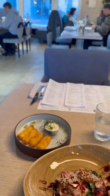 Средний чек ресторана Москвы на одного человека #shortsvideo смотреть онлайн