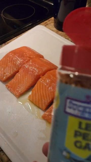 Sriracha Thai Glazed Smoked Salmon #grill #grilling #recipe #deliciousfood #dinner #food #short смотреть онлайн