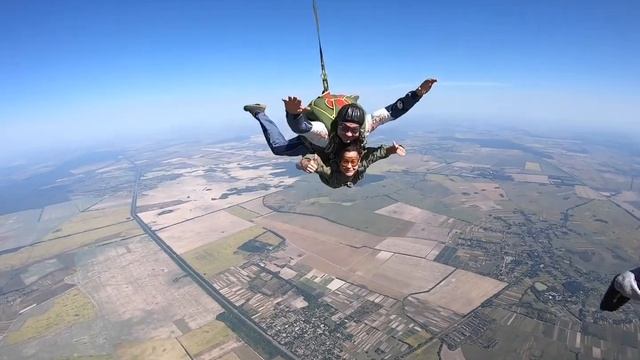 Первый прыжок с парашютом смотреть онлайн