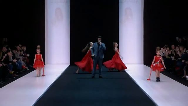Anna Torgashova @ Mercedes-Benz Fashion Week смотреть онлайн