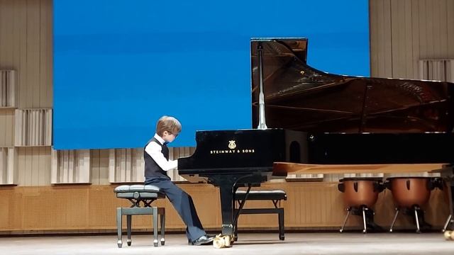 Старостенко Лев, 8 лет. Ф. Бургмюллер "Кавалькада", Г. Лукиных "Ариозо". смотреть онлайн
