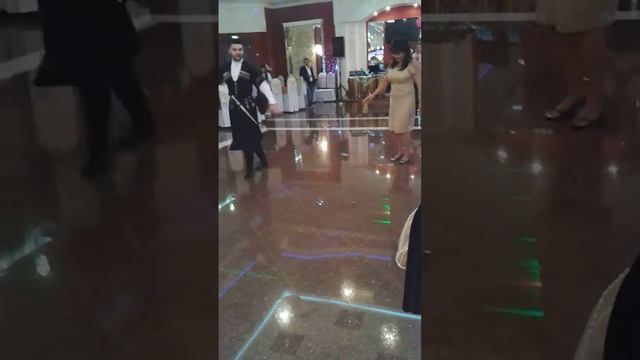 Лезгинка в ресторане Goldis смотреть онлайн