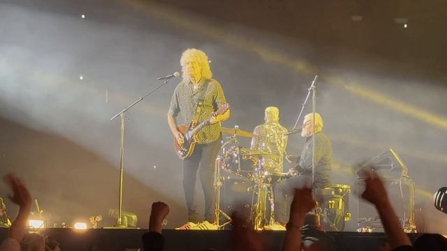 Queen + Adam Lambert - "Tie Your Mother Down" - Tokyo Dome 2024-02-13 смотреть онлайн