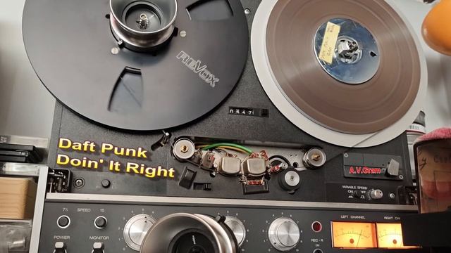 Daft Punk - Doin' It Right /tape/ смотреть онлайн