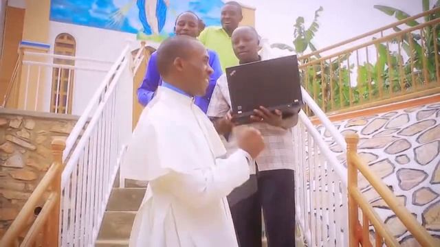 Rev.Fr. Kafeero:Yezu Ori Mukama смотреть онлайн