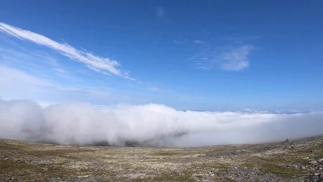 Седые облака на складках древних гор смотреть онлайн