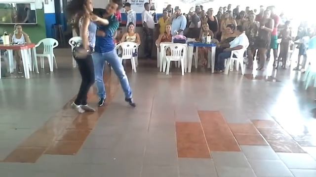 Ketyson Rik e Nayara Sobral dançando Zouk смотреть онлайн