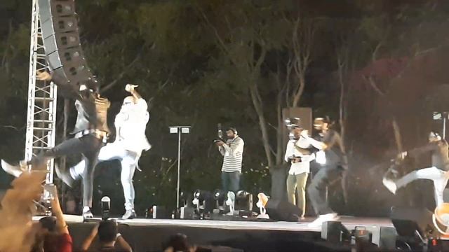 OM SANTI OM on live concert music by Vishal & #sheykherravjiani in MARWADI UNIVERSITY смотреть онлайн