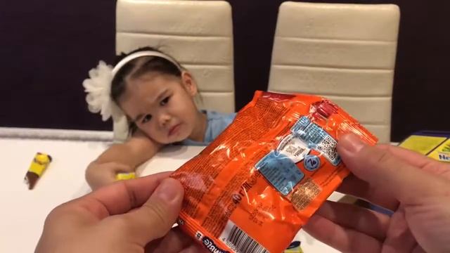 Новогодняя коробка со сладостями Nesquik. смотреть онлайн