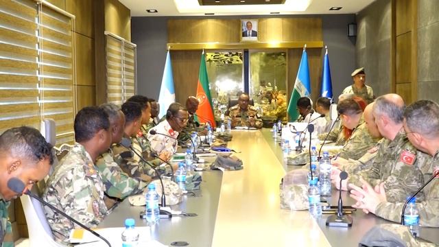 Taliye Ku-xiggeenka Ciidanka Xooga oo Kulan la qaatay saraakiil ka socotay taliska ciidanka Turkiga смотреть онлайн