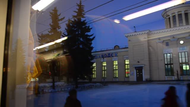 Петрозаводск. Отправление на "Ласточке" в зимний вечер смотреть онлайн