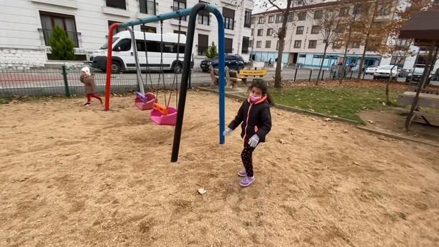 #Çınar Efe ve Defne Parkta Oyun Oynuyor Çocuk Videoları / Oyun Videoları смотреть онлайн