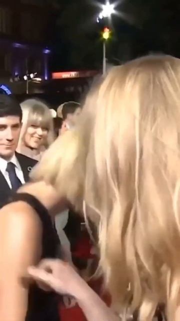 Jennifer Lawrence accidentally kisses Natalie Dormer!!! смотреть онлайн