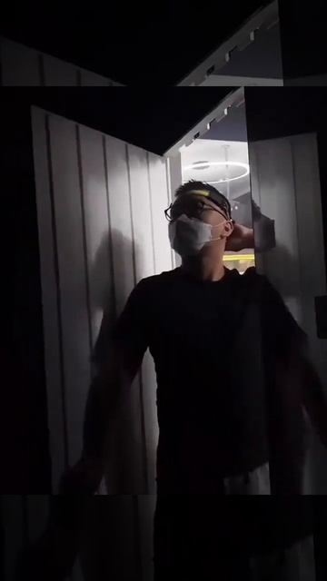 Налобний ліхтар акумуляторний із задньою аварійною підсвіткою смотреть онлайн