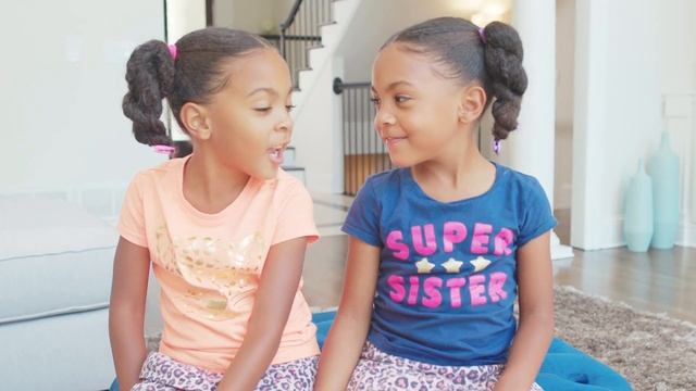 HIDDEN CAMERA CATCHES TWINS! смотреть онлайн