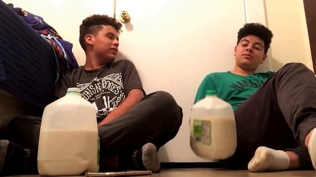 Milk challenge смотреть онлайн