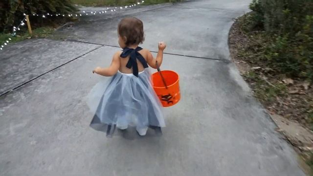 Trick or treating with Freya смотреть онлайн
