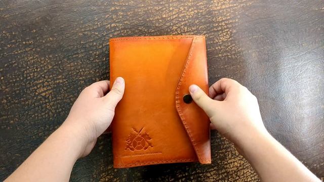 Кожаный блокнот 2023 / Mennanov horanta ustahanesi смотреть онлайн