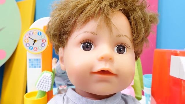 Çocuklar için eğitici video. Ali Mert ve Mira ile çamaşır yıkamayı öğrenelim. Evcilik oyunu смотреть онлайн