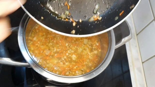 Суп с сыром, луком-пореем и фаршем / Käse-Lauch-Suppe mit Hackfleisch смотреть онлайн