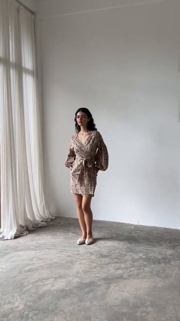 at Dawn. SS23 Puff Sleeve Wrap Short Dress смотреть онлайн