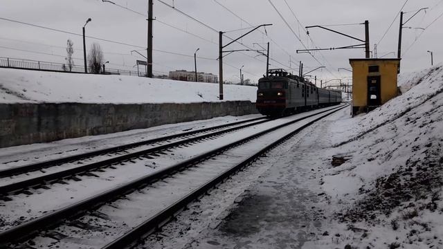 Вл82м-081 з потягом №142«Галичина» Львів-Бахмут парк Н смотреть онлайн