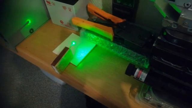 Тест китайского лазерного фонарика YL-Laser 303 смотреть онлайн