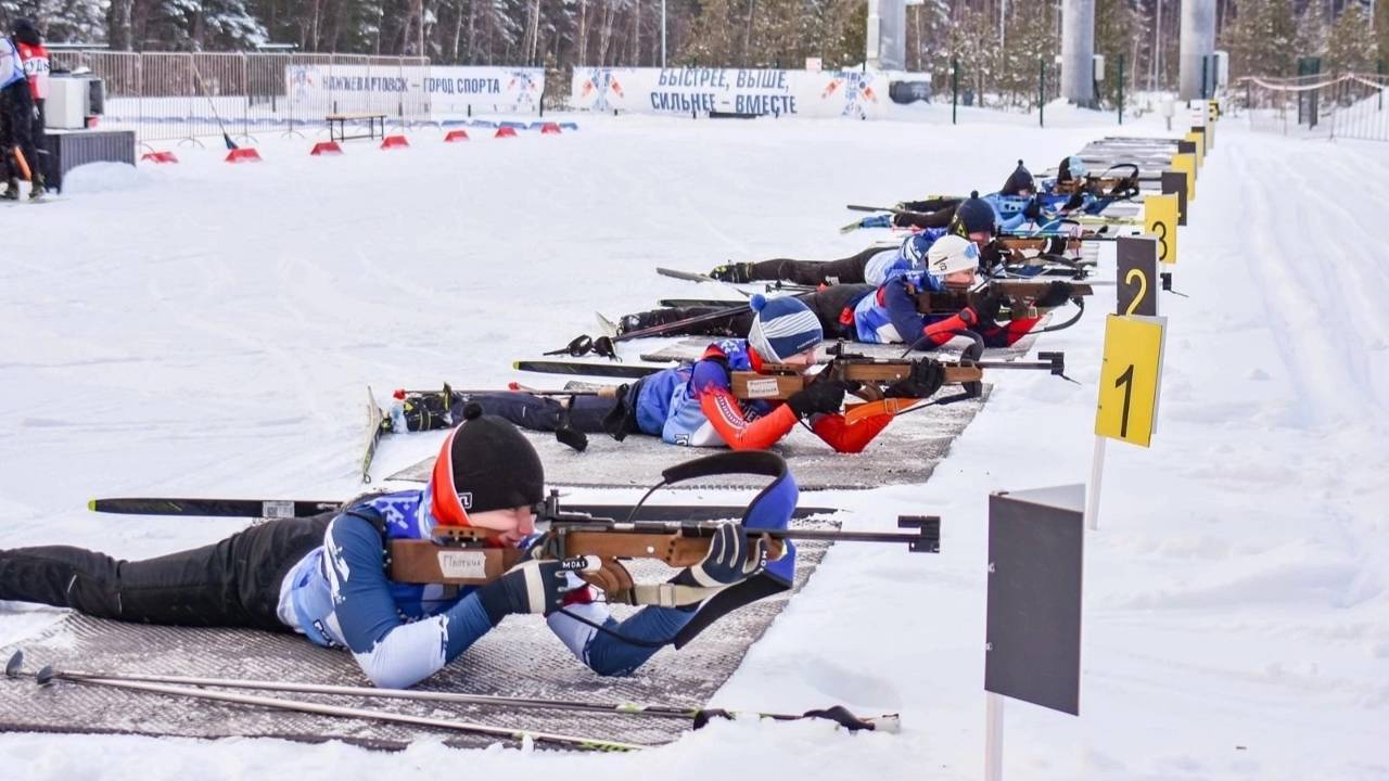 Нижневартовские спортсмены тренируются в новом биатлонном центре