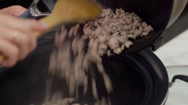 How to Cook Cheesy Sausage Nacho Dip Recipe: Ohio Pork - Episode 8 смотреть онлайн