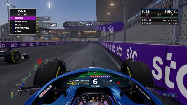 F122 | HAMILTON DIVIDINDO CURVAS LADO A LADO | IA 100 | NO ASSIS смотреть онлайн