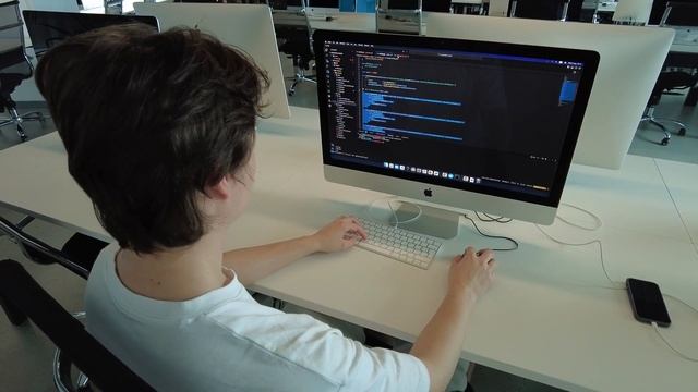 850 новосибирцев бесплатно учатся IT-профессиям в «Школе 21» смотреть онлайн