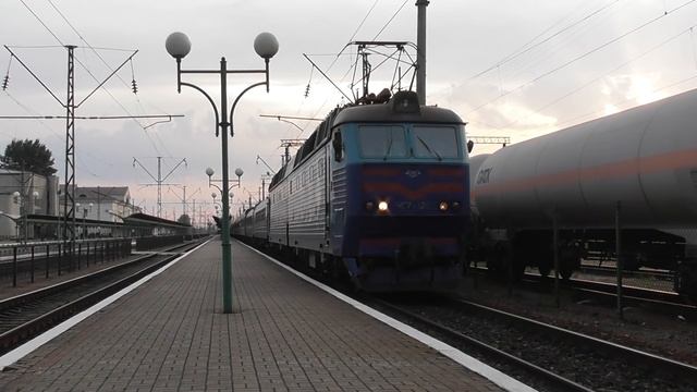 Вечер в Чопе. Европейские и наши локомотивы. DHM7, М62 MAV, ЧС7 😉 смотреть онлайн